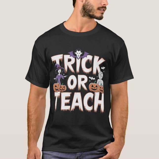 Camiseta Trick Or Teach Professor Groovy Dia das Bruxas Ret (Frente)