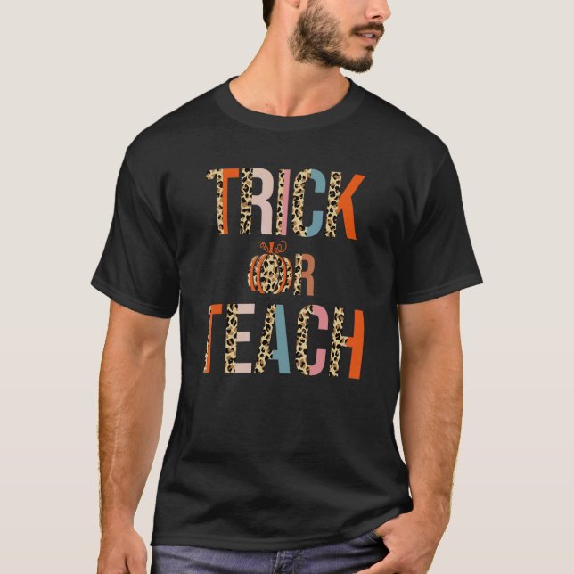 Camiseta Trick Or Teach  Professor Halloween Leopardo (Frente)