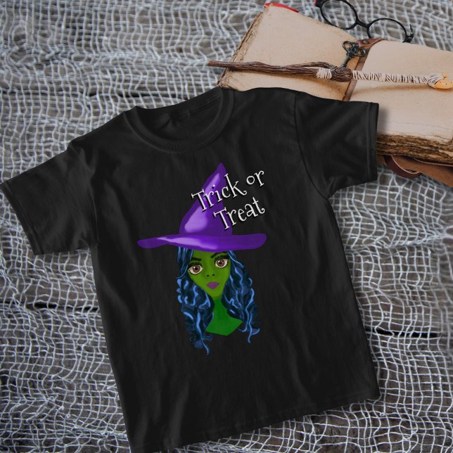 Camiseta Trick ou Tratar Bruxa Verde com Chapéu Roxo (Criador carregado)