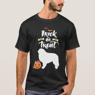 Camiseta Trick Ou Tratar Pirenéus De Excelente Cachorro Hal