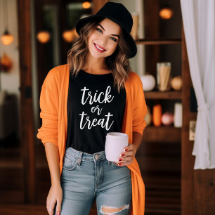 Camiseta Trick ou Trate as mulheres modernas em Script no D
