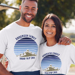 Camiseta Trilha de Reunião Personalizada da Família Blue Su<br><div class="desc">Este pôr do sol legal e azul sobre montanhas rochosas na natureza faz uma imagem excelente para um conjunto de t-shirts personalizadas para uma reunião familiar, viagem de ida e volta ou férias de verão. Comemore sua viagem de montanha com camisetas da natureza para mãe, pai, irmão e irmã. Basta...</div>