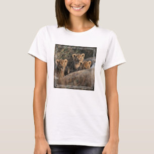 Camiseta Trío de Filhotes de Leão com a Mãe
