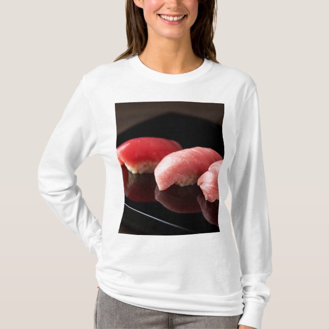 Camiseta Trio of Tuna – Serene Red Beauty (Frente)