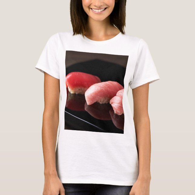 Camiseta Trio of Tuna – Serene Red Beauty (Frente)