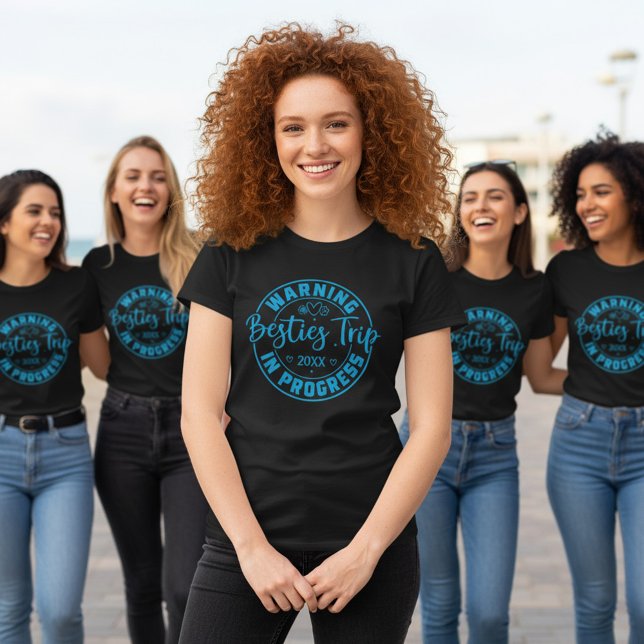 Camiseta Trip de Besties de Aviso em Andamento Azul em Pret (Criador carregado)