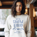 Camiseta Tripulação de esqui divertido<br><div class="desc">Camisola engraçada de esqui solteiro com um desenho de montanhas de inverno,  árvores,  esquiador,  o humorístico ditado "até neve boa",  e um modelo de texto que é fácil de personalizar.</div>