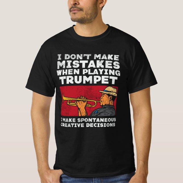 Camiseta Trompete - Tocando um Trompete (Frente)