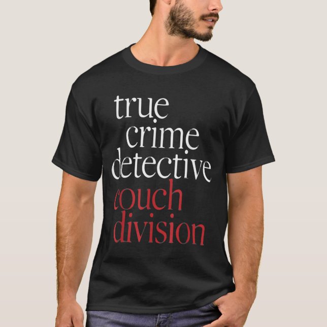 Camiseta True Crime Detective Couch Di  (Frente)