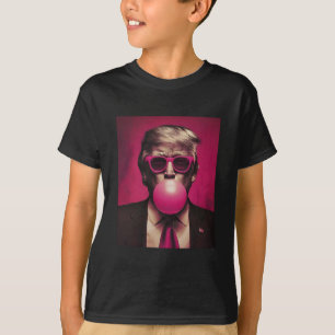 Camiseta Trump Chiclete Rosa Trump Soprando Chiclete Vote