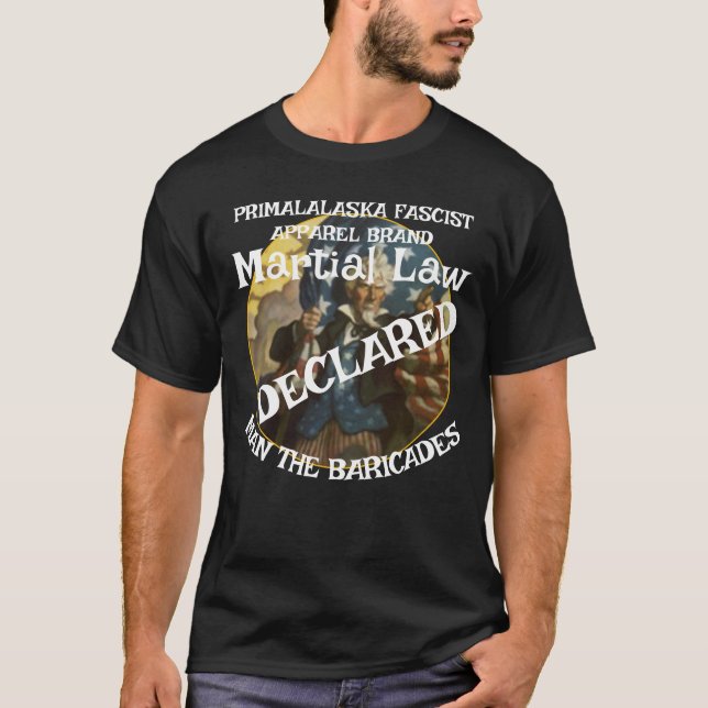 CAMISETA TRUMP DECLARA O DIREITO MARCIAL O HOMEM DAS BARRIC (Frente)