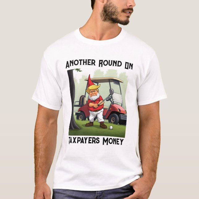 Camiseta Trump Gnomo Jogando Golfe Com Dinheiro Dos Contrib (Frente)