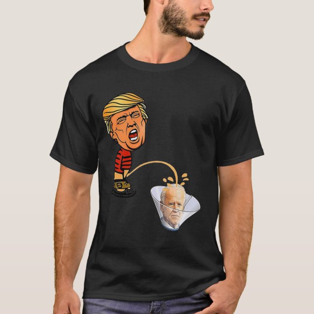 Camiseta Trump mijando' no Biden  (Frente)