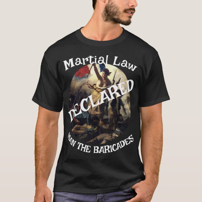 Camiseta Trump Saqueia Pilha Invade Museu Smithsonian (Frente)