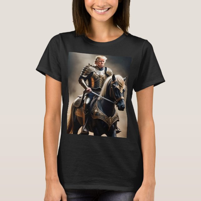 Camiseta Trump Victory Tee Dramatic Horseback Presidencial (Frente)