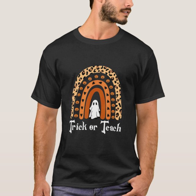 Camiseta Truque Ou Ensino Arco-Íris Leopardo Espírito Profe (Frente)