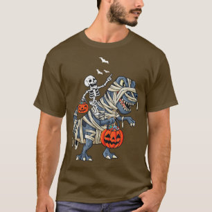 Camiseta Truque ou tratamento do esqueleto que conduz uma m