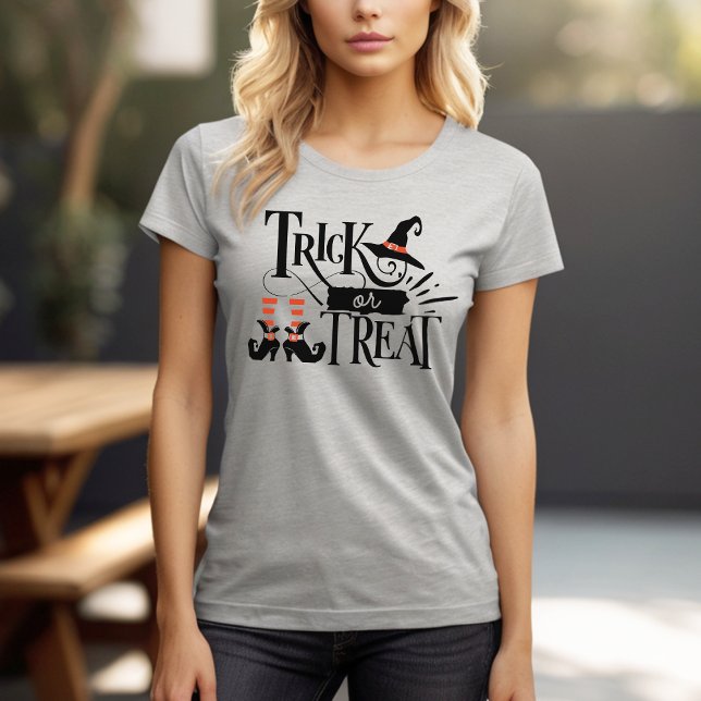 Camiseta Truque ou Trate Bruxa Bonitinha do Halloween (Get in the spooky spirit with our "Trick or Treat" tee—perfect for candy hunts and Halloween fun!)