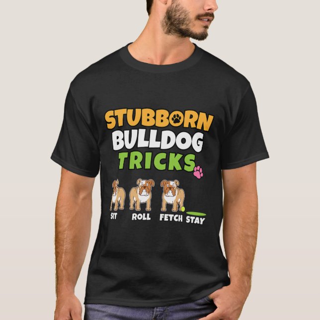 Camiseta Truques de Buldogue Que Cão Eu Canto Eu Divertido  (Frente)