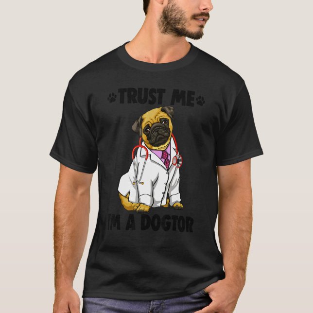 Camiseta Trust Me I'm Dogtor Pug   Women Love Doggy Doctor (Frente)