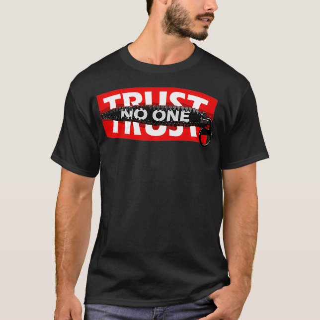 Camiseta Trust No One Graphic Tees  Motivational Graphic Qu (Frente)