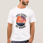 Camiseta Trust Science Not Morons - Engraçado Science<br><div class="desc">Se você gosta de ciência e piadas engraçadas e cita nosso "Trust Science Not Morons" é a design engraçada perfeita para você! Em ciência confiamos!</div>