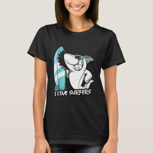 Camiseta Tubarão ama pranchas de surfe para picar design de