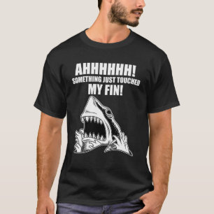 Camiseta Tubarão Assustado algo tocou minha barbatana