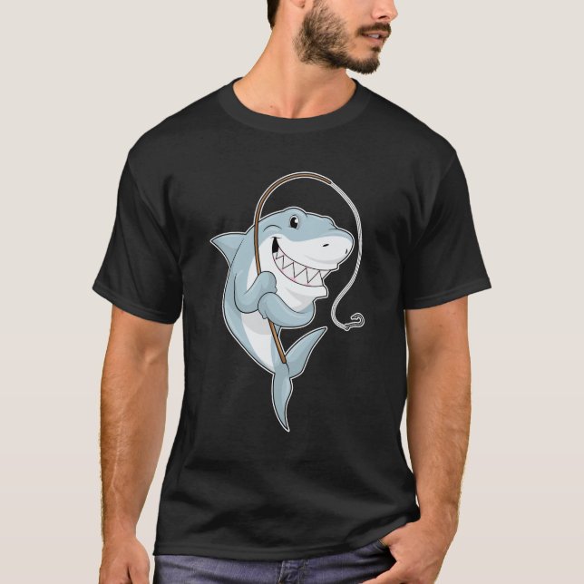Camiseta Tubarão como pescador com barra de pesca (Frente)
