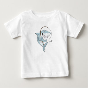 Camiseta Tubarão como pescador com vara de pescar