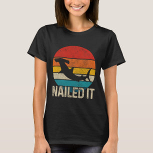 Camiseta Tubarão Martelo Acertou em Cheio Vintage Presente