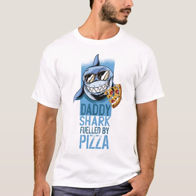 Camiseta TUBARÃO pai alimentado por PIZZA - Teto Engraçado  (Frente)