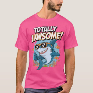 Camiseta Tubarão Totalmente Incrível Usando Óculos de Sol