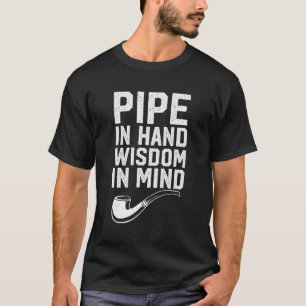 Camiseta Tubo Para Fumar Cigarro Em Maneira Sensível Em