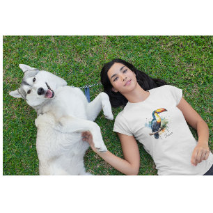 Camiseta tucano colorido sentado num galho