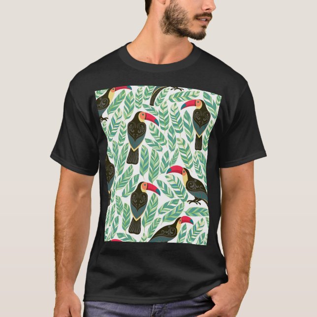 Camiseta Tucanos, folhas tropicais, padrão decorativo. (Frente)