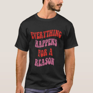 Camiseta Tudo Acontece Por Uma Razão De Texto Colorido