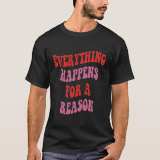 Camiseta Tudo Acontece Por Uma Razão De Texto Colorido