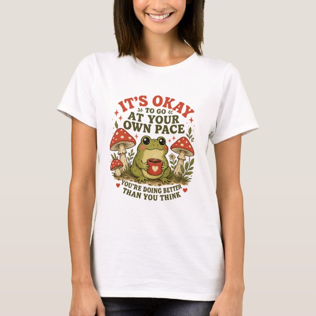Camiseta Tudo Bem Ir no Seu Próprio Ritmo – Sapo Fofo Auto- (Frente)