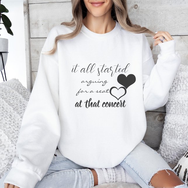 Camiseta Tudo começou discutindo para um assento (Criador carregado)