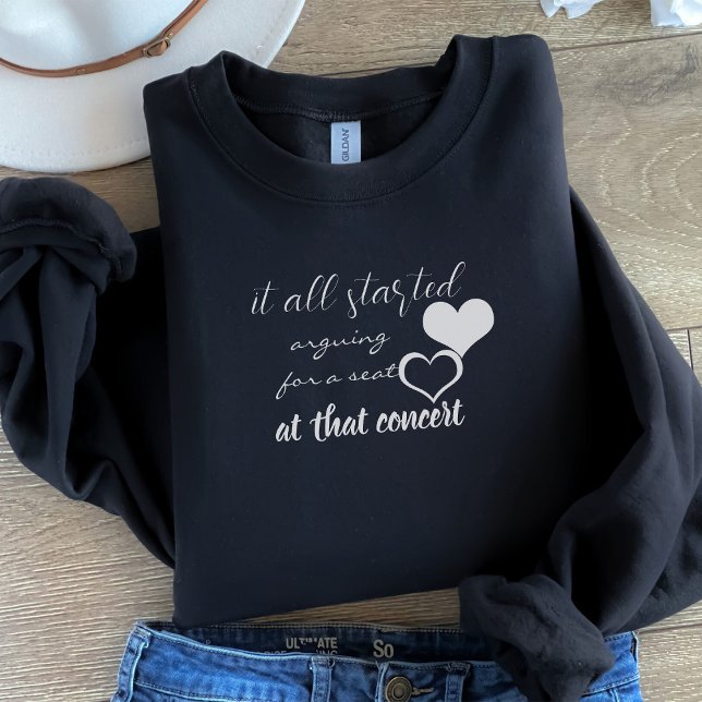 Camiseta Tudo começou discutindo para um assento (Criador carregado)