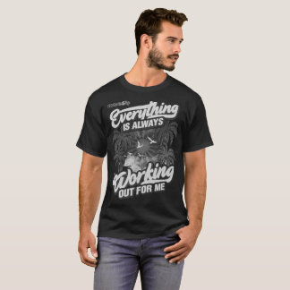 Camiseta Tudo está sempre a resultar em B/W
