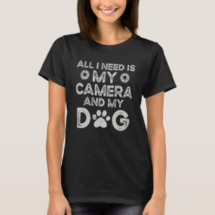 Camiseta Tudo O Que Eu Preciso É Minha Câmera E Meu Cachorr