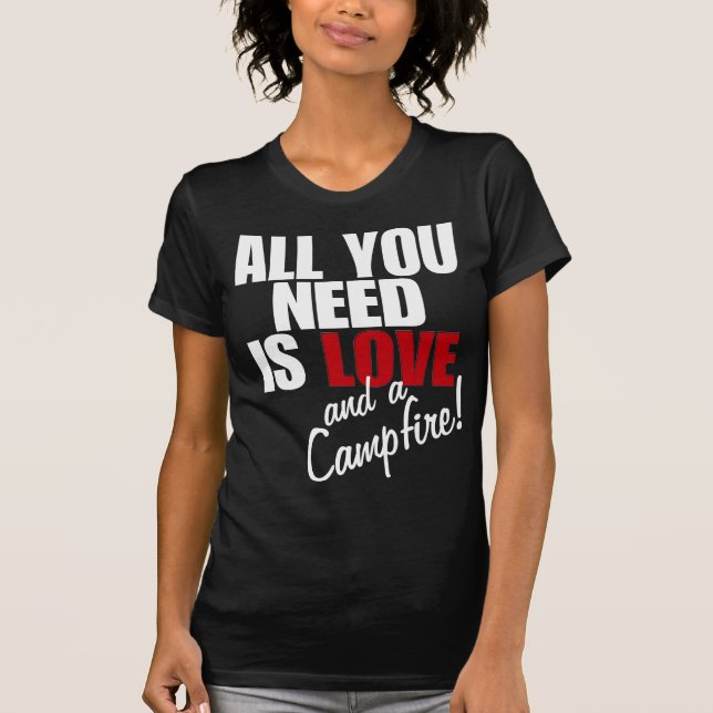 Camiseta "TUDO O QUE PRECISAS É AMOR E Campfire! (Frente)