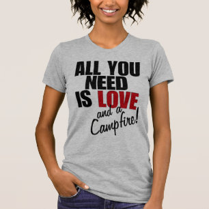 Camiseta "TUDO O QUE PRECISAS É DE AMOR E DE UM Campfire!