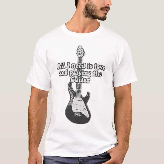 Camiseta Tudo o que preciso é amor e tocar violão. P&B (Frente)