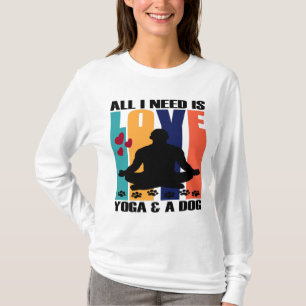CAMISETA TUDO O QUE PRECISO É AMOR, YOGA E UM CACHORRO.