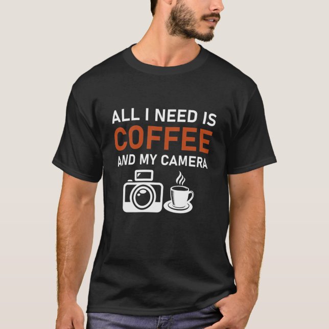 Camiseta Tudo o que Preciso é Café e Minha Câmera (Frente)
