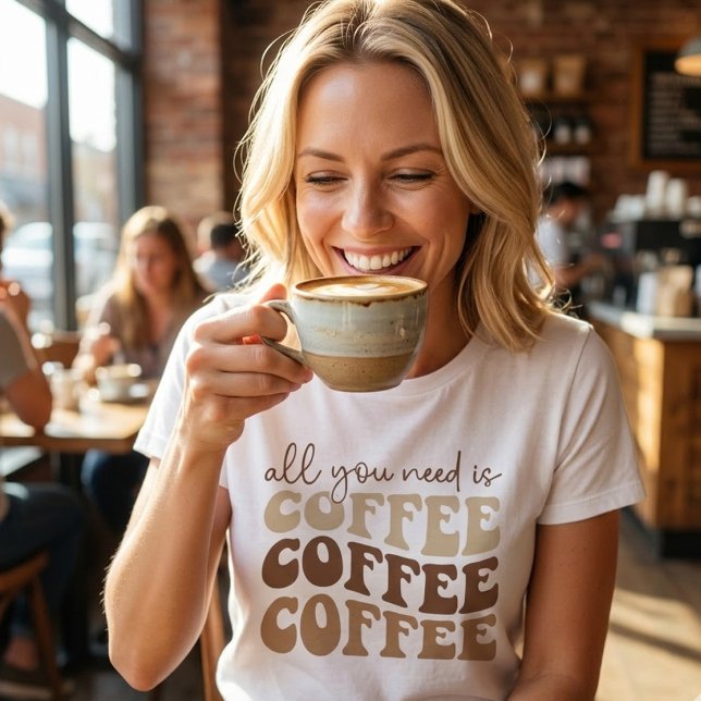 Camiseta Tudo o que você precisa é café. (Criador carregado)