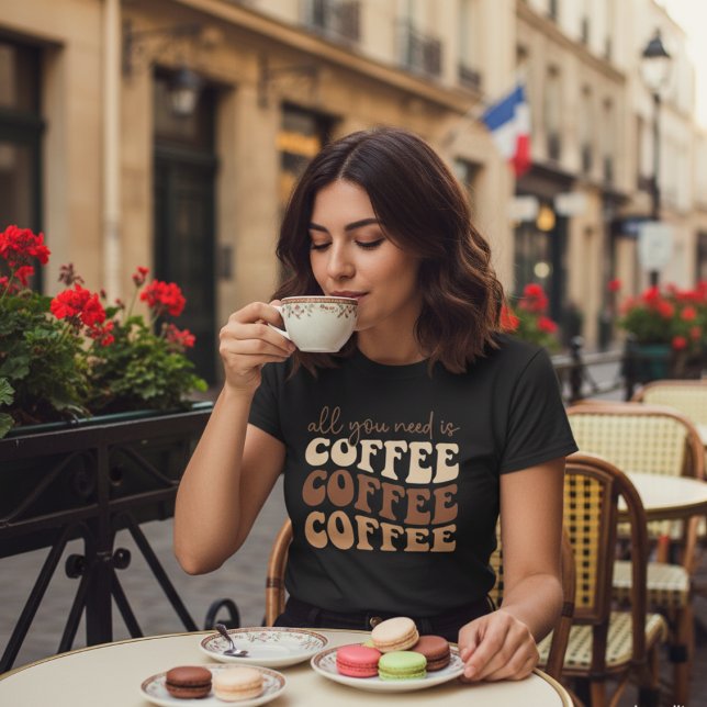 Camiseta Tudo o que você precisa é café.  (Criador carregado)